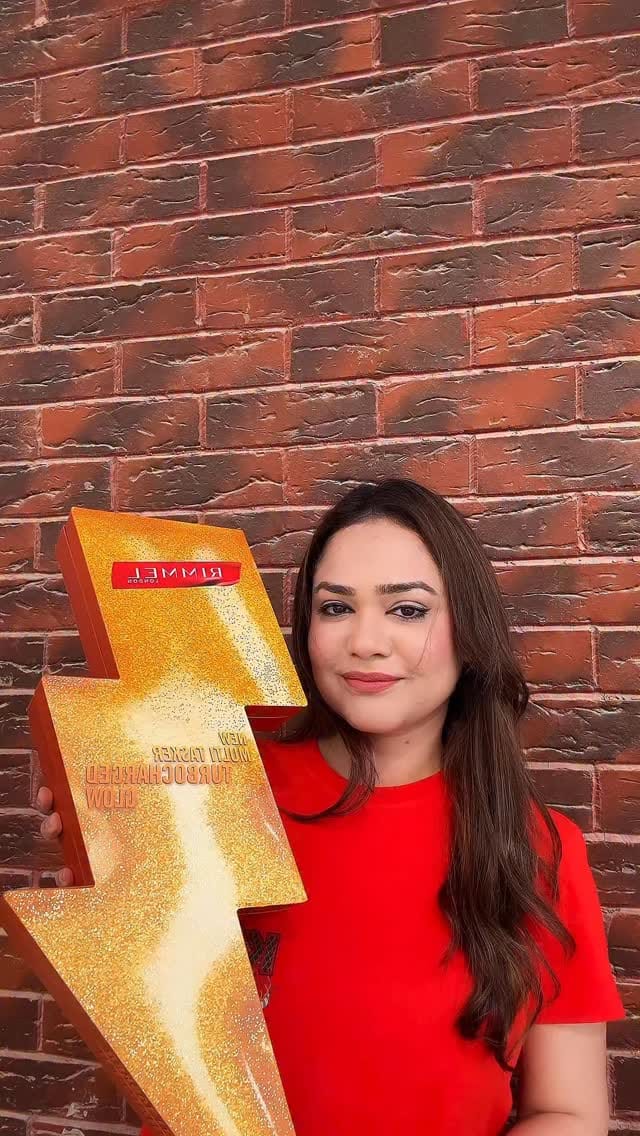 Post 2 by 𝐀𝐢𝐬𝐡𝐚 𝐎𝐦𝐚𝐢𝐫 🇦🇪 عائشة on Instagram (video)
