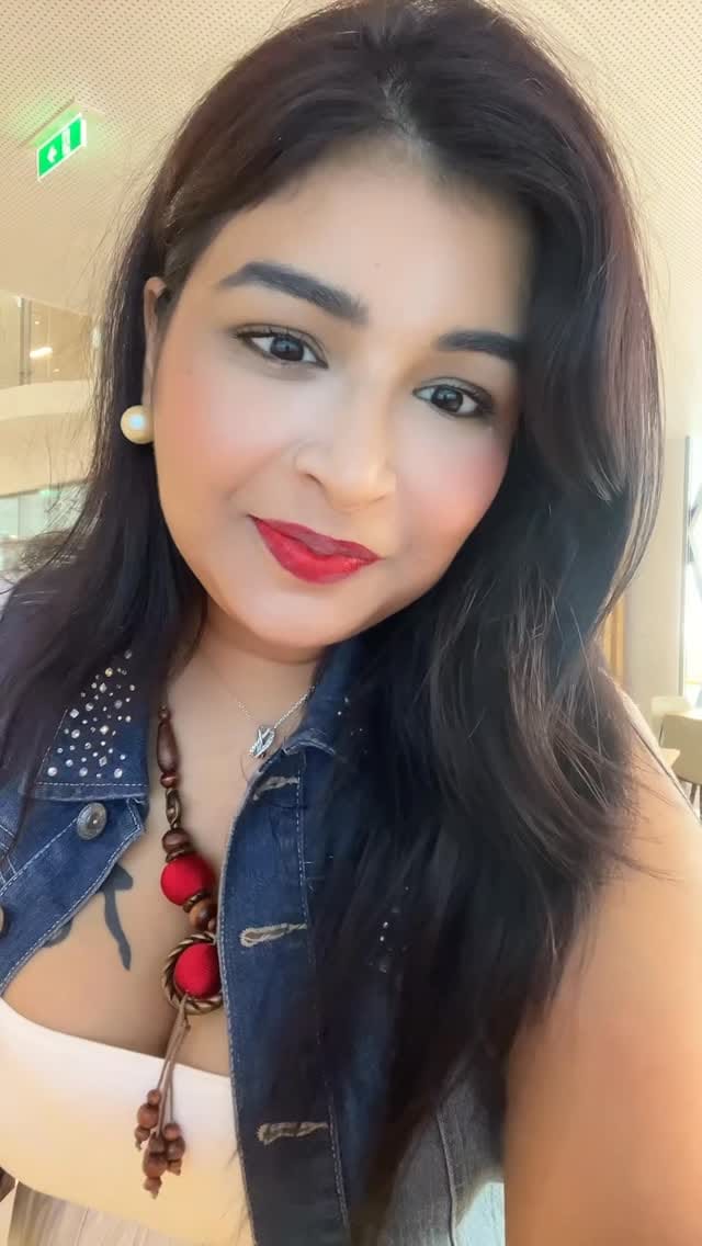 Post 9 by Pallavi Gupta  (*Beauty| Midsize Fashion| Fitness| Lifestyle) on Instagram (video)