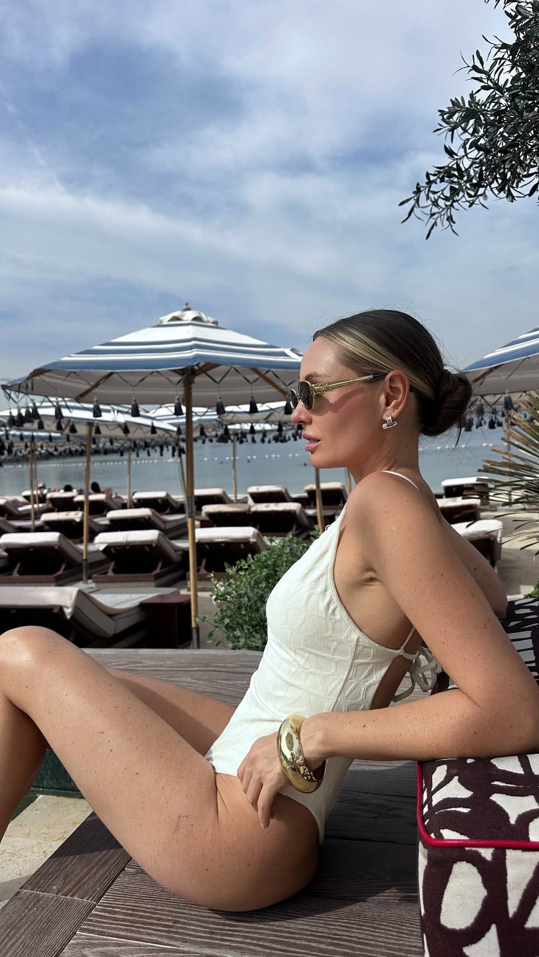 Post 7 by Elena Zhosan on Instagram (video)