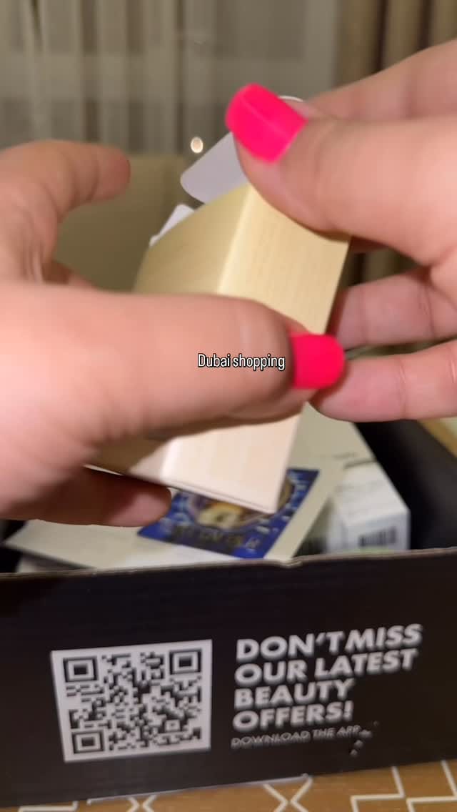 Post 10 by Dubai Shopping Accessories on Instagram (video)