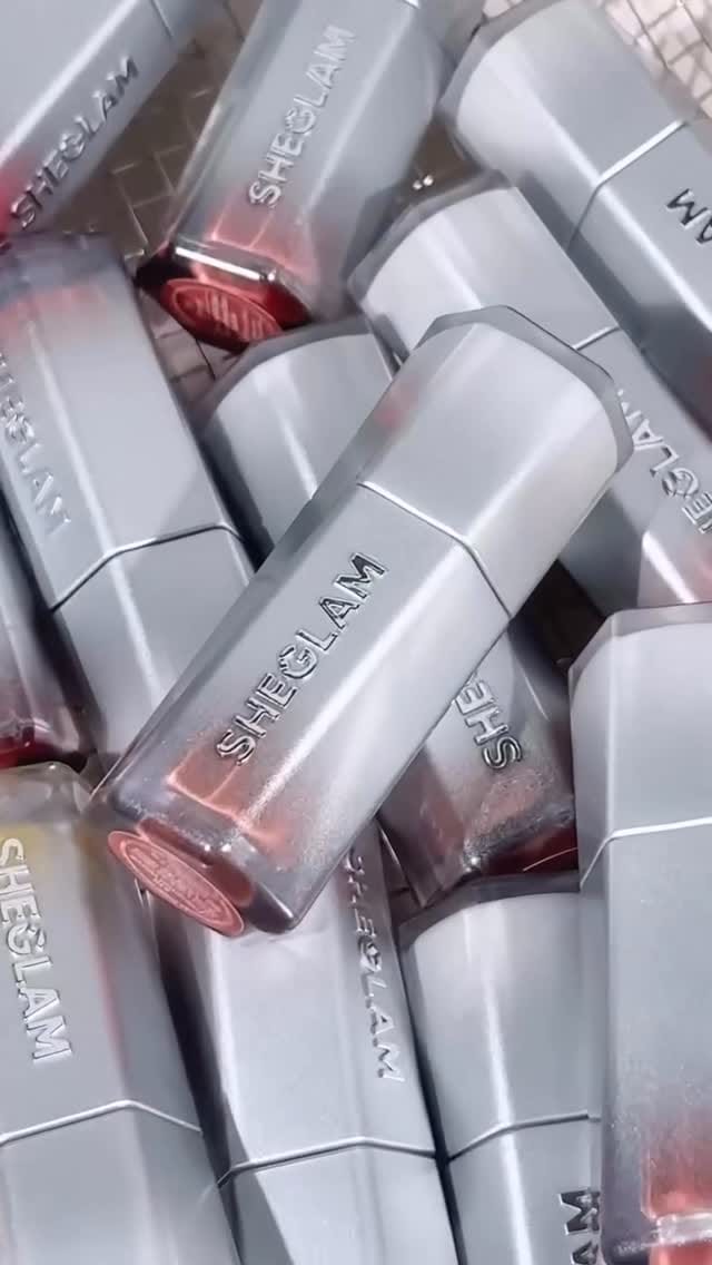 Post 4 by Dubai Shopping Accessories on Instagram (video)