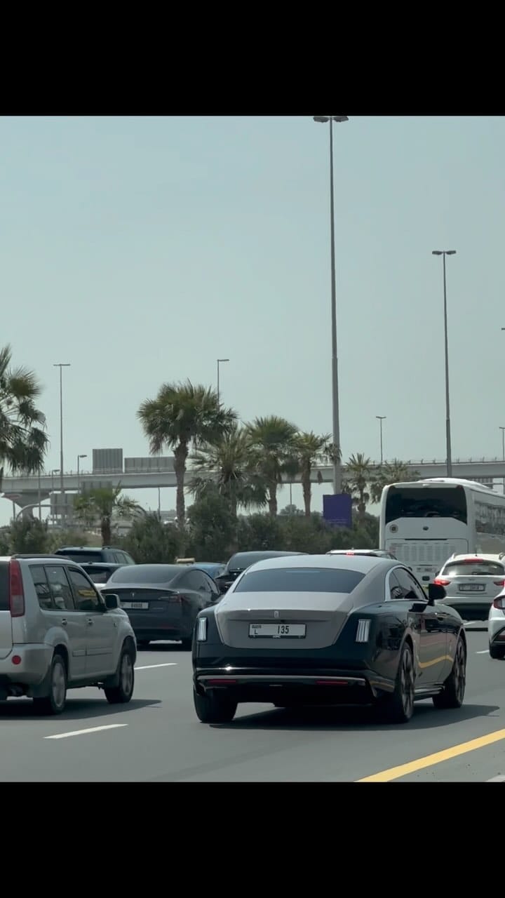 Post 1 by DUBAI LUXURY  CAR RENTAL | CRYPTO BITOC #DUBAI AUTOMOBILE on Instagram (video)