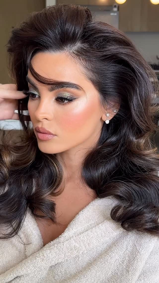 Post 3 by VENUS on Instagram (video)