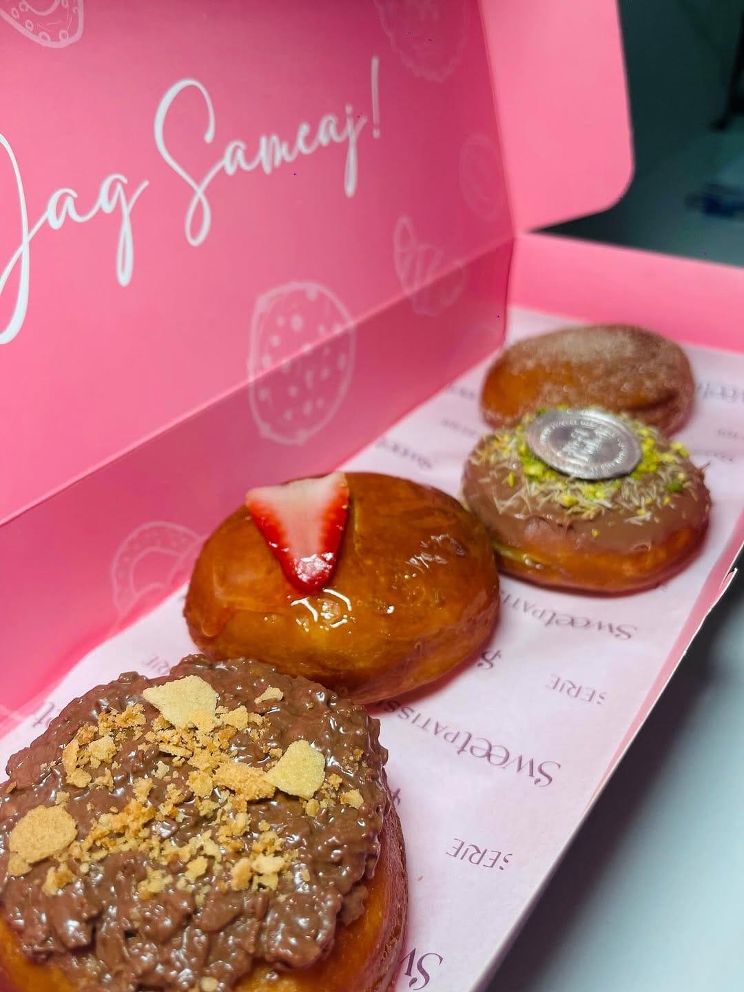 Post 10 by Sweet Patisserie | Gourmet Pastry & Catering | Panama on Instagram (carousel)