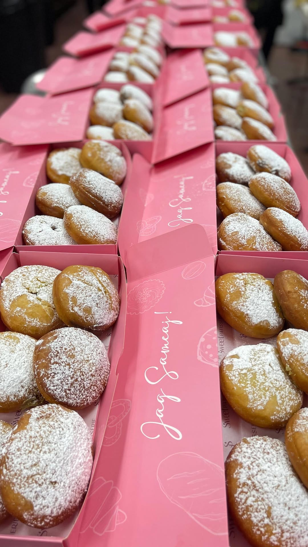 Post 5 by Sweet Patisserie | Gourmet Pastry & Catering | Panama on Instagram (video)