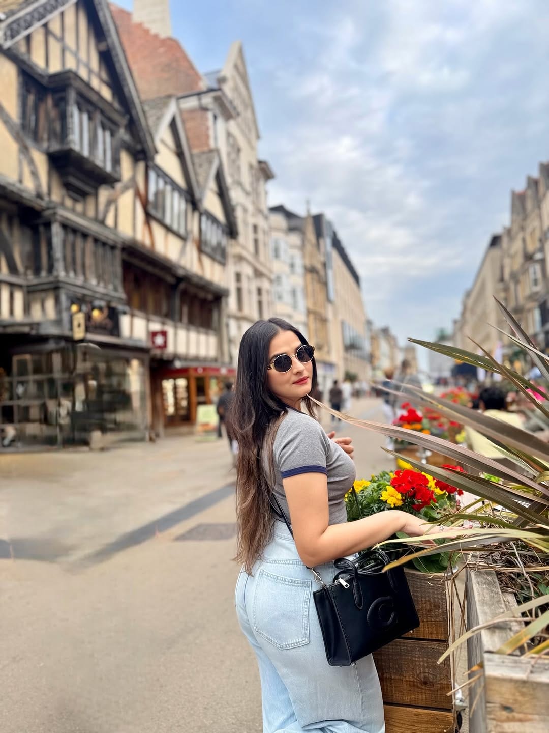 Post 2 by Safiya on Instagram (carousel)