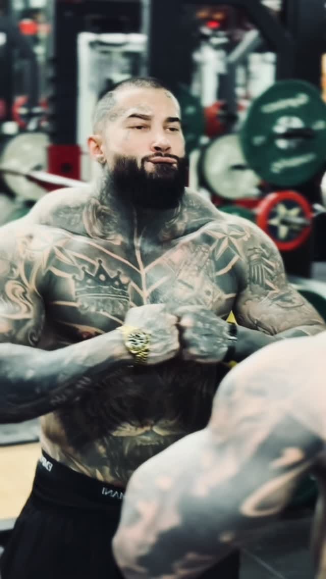 Post 2 by VICENZO DARIAN on Instagram (video)