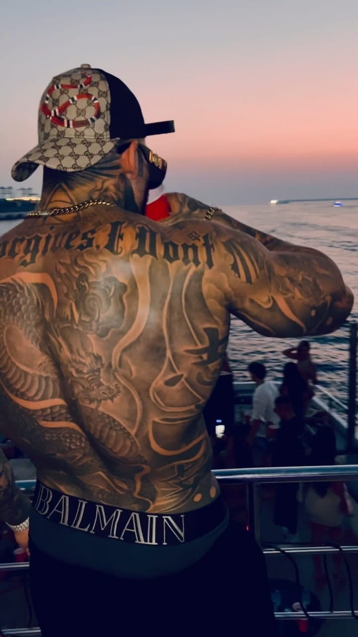 Post 10 by VICENZO DARIAN on Instagram (video)