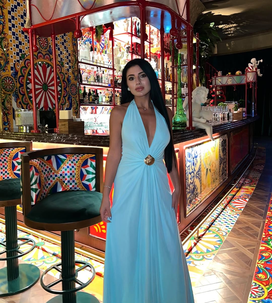 Post 5 by Gülistan Yazgan+ UGC creator +haircare influencer on Instagram (carousel)