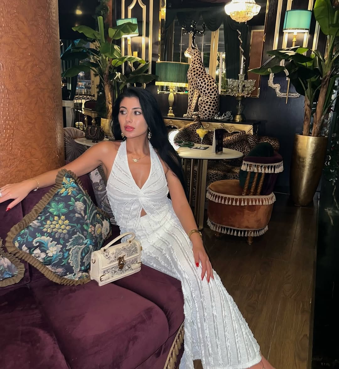 Post 8 by Gülistan Yazgan+ UGC creator +haircare influencer on Instagram (carousel)