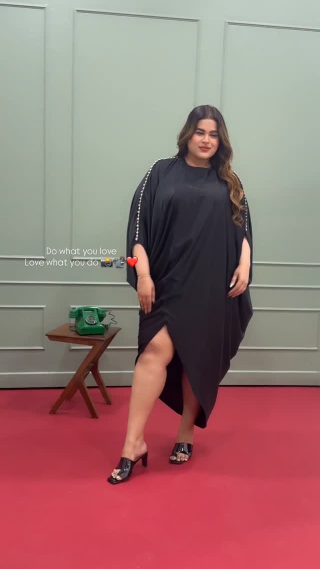 Post 8 by Heenaaya Jhangiani on Instagram (video)