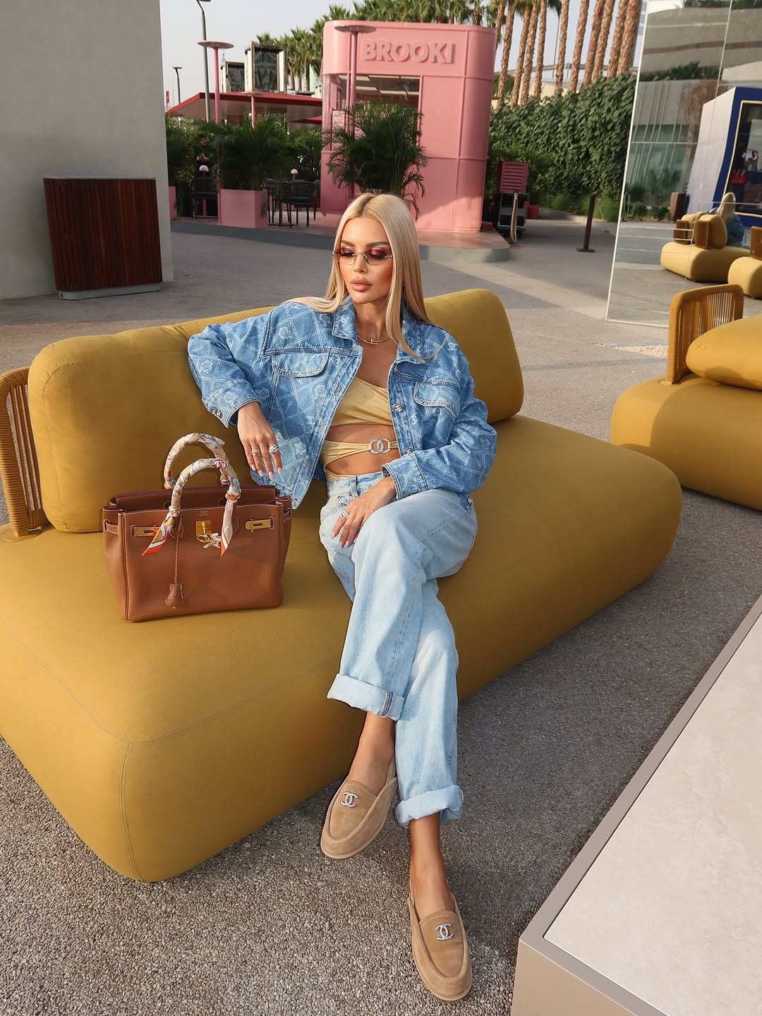 Post 4 by Angelina Burova on Instagram (carousel)