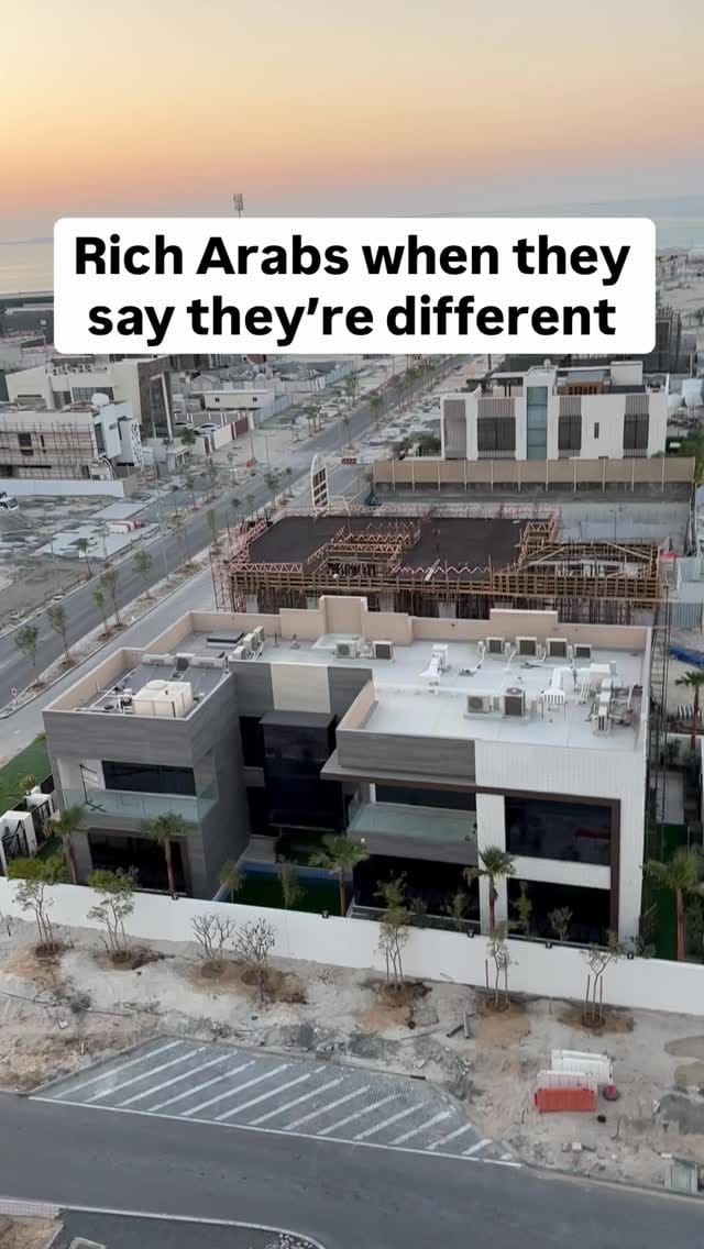 Post 6 by Abz Ali on Instagram (video)