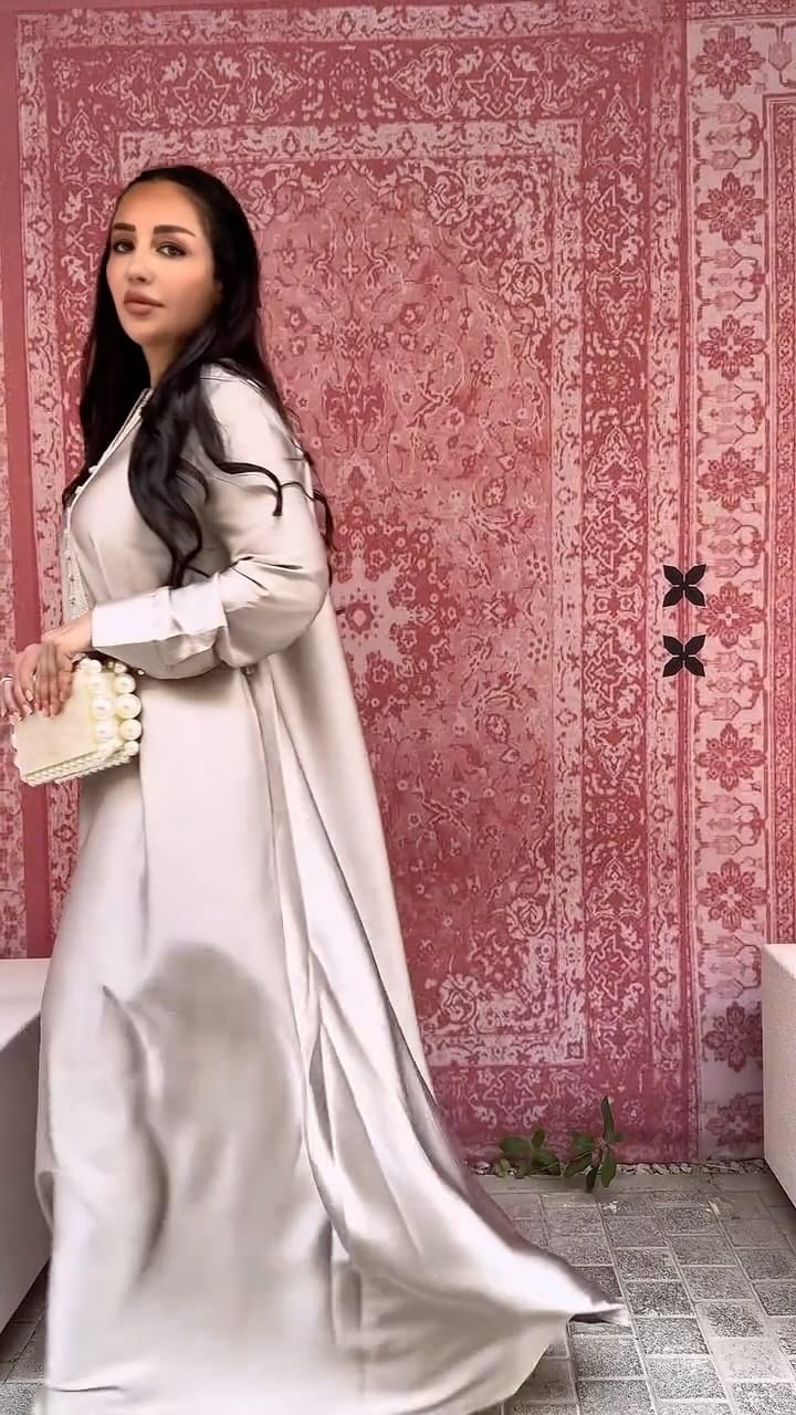 Post 3 by Hiba Mohamed on Instagram (video)
