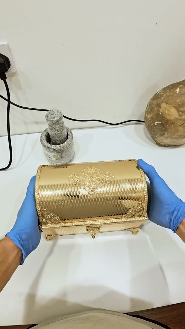 Post 10 by Vivace Perfumes on Instagram (video)