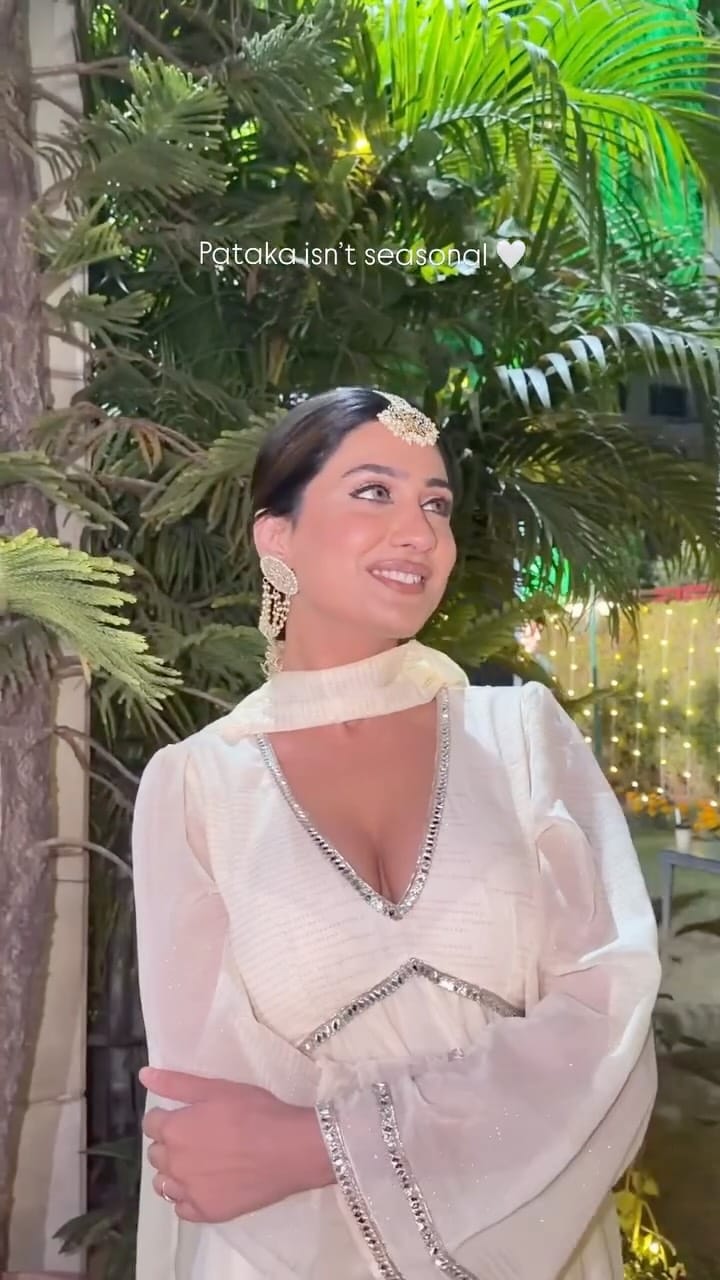 Post 4 by Akanksha Bhalla on Instagram (video)