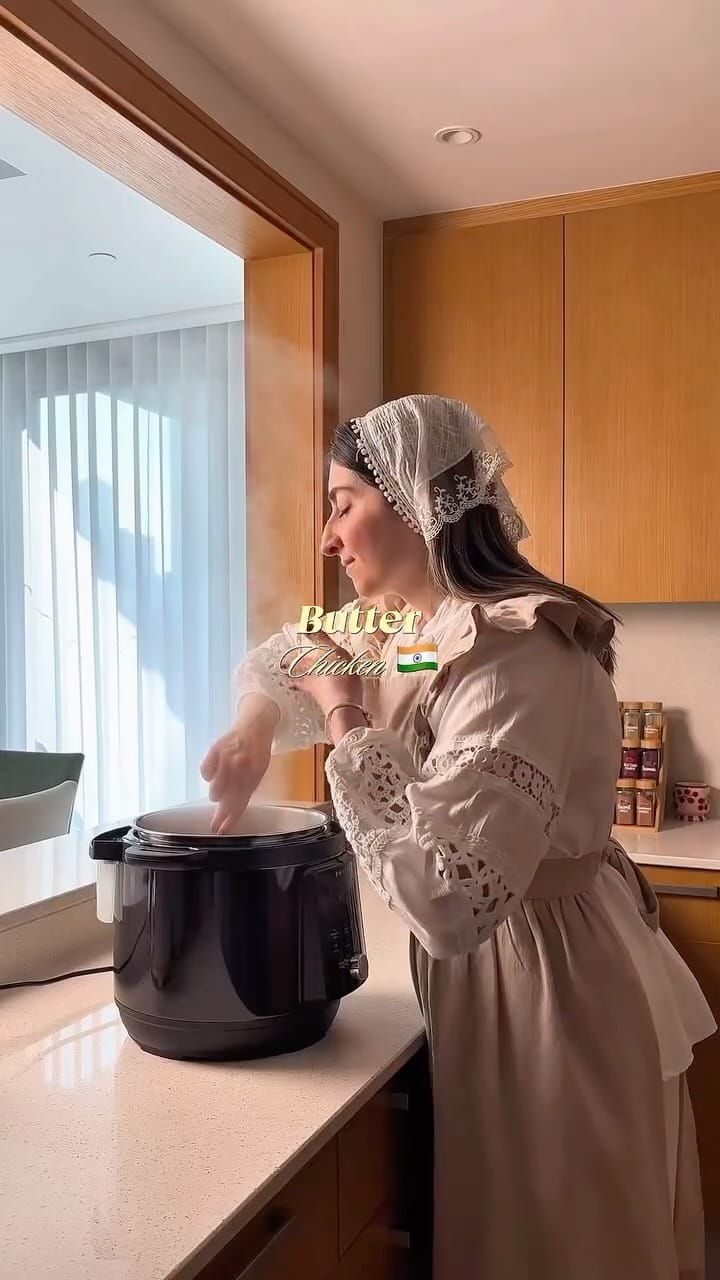 Post 10 by Reyhaneh Abniki on Instagram (video)