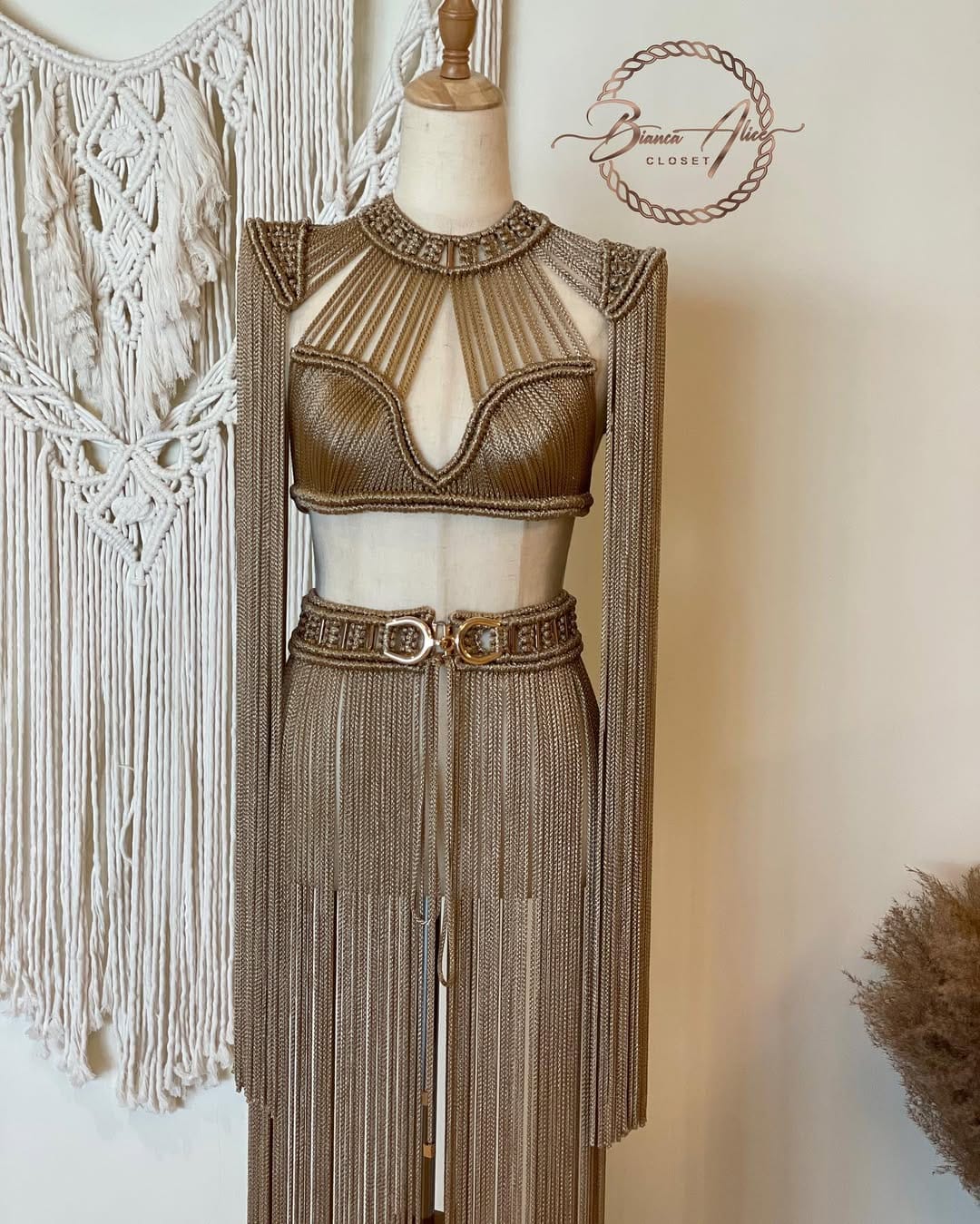 Post 8 by Bianca Alice Fashion on Instagram (carousel)