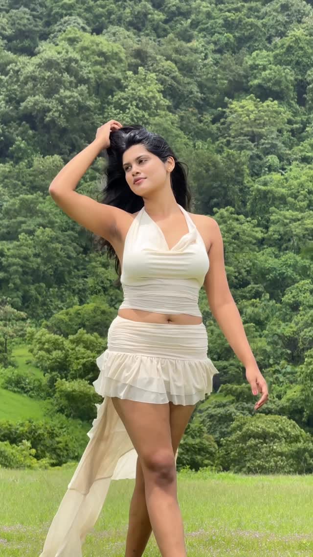 Post 2 by Ni🧚‍♀️ on Instagram (video)