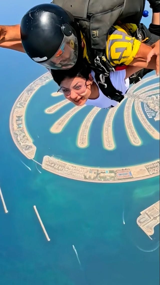 Post 6 by Aashana Grover | Dubai Lifestyle Blogger on Instagram (video)