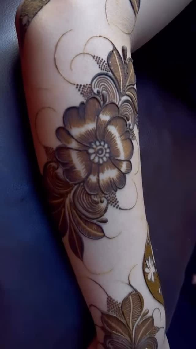Post 4 by حساب خاص لعرض صور الحناء on Instagram (video)