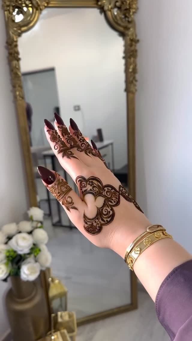 Post 6 by حساب خاص لعرض صور الحناء on Instagram (video)
