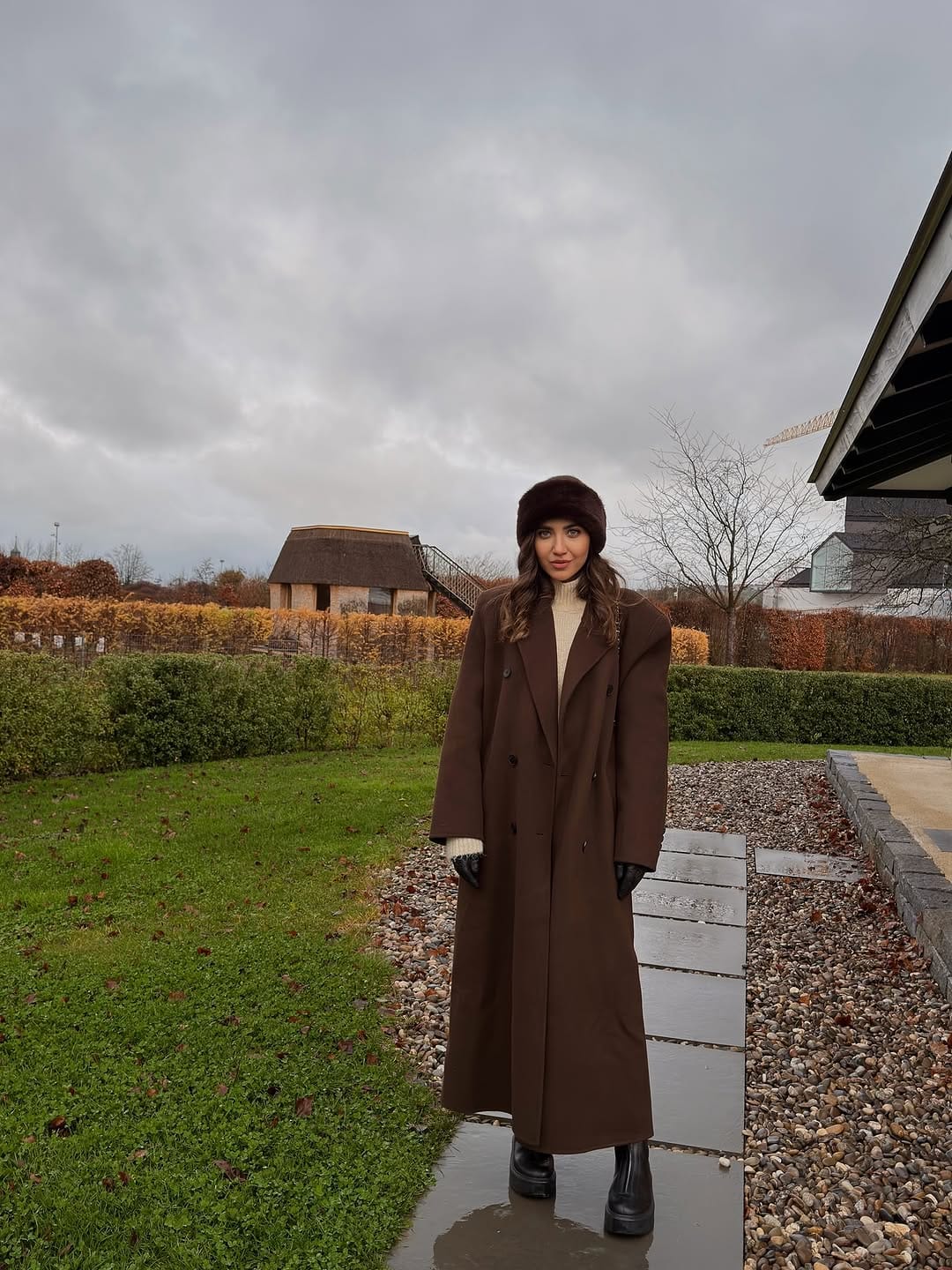 Post 7 by Cansu Simsek l Outfit inspo ✨ on Instagram (carousel)