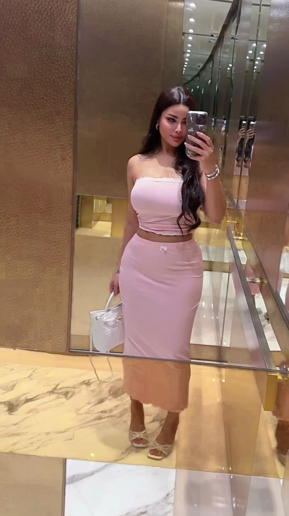 Post 4 by Nooshin ali on Instagram (video)