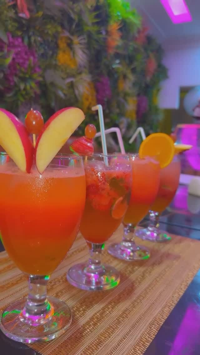 Post 2 by @lamyr____ on Instagram (video)