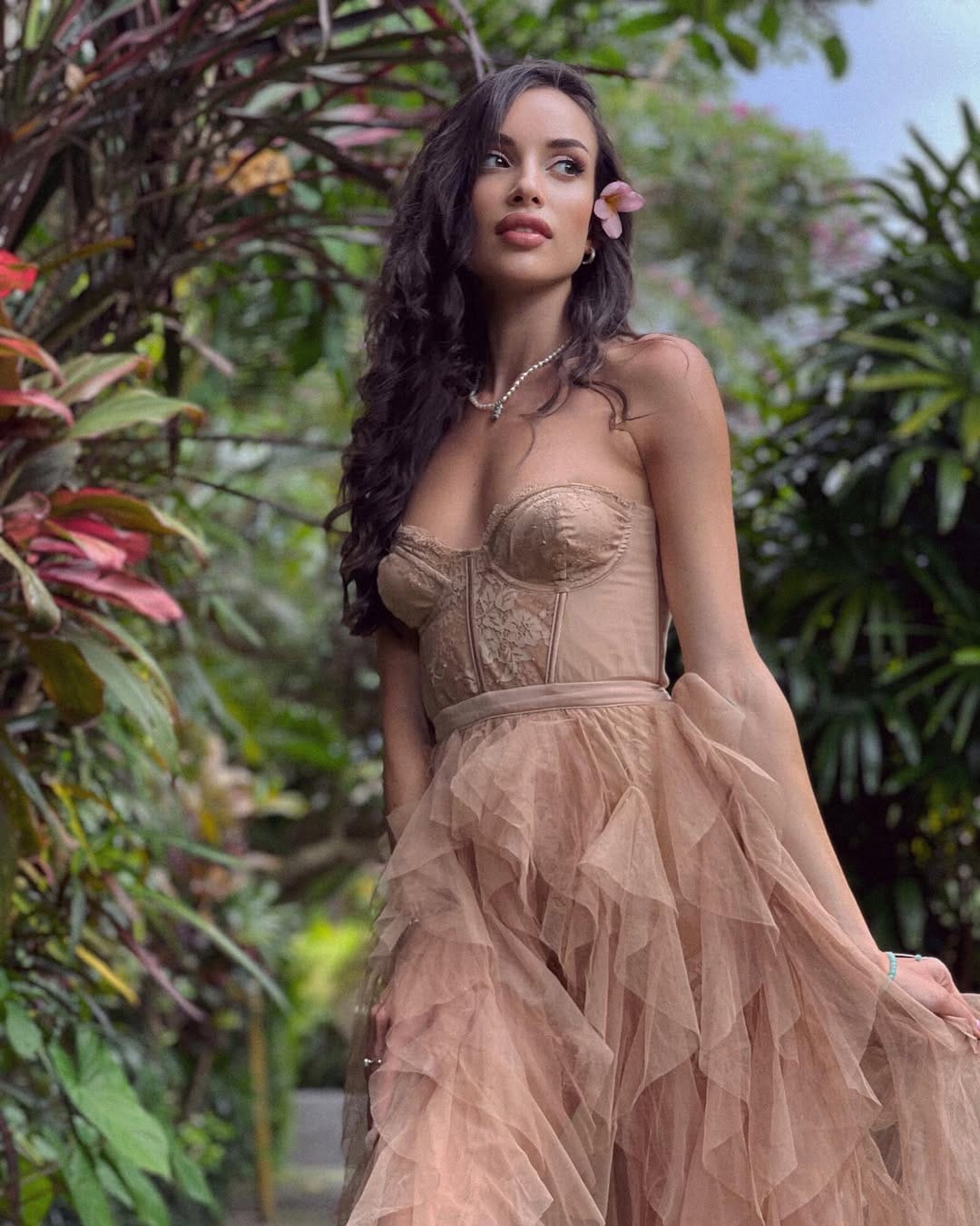 Post 10 by Viktoria Zadoenchuk on Instagram (carousel)