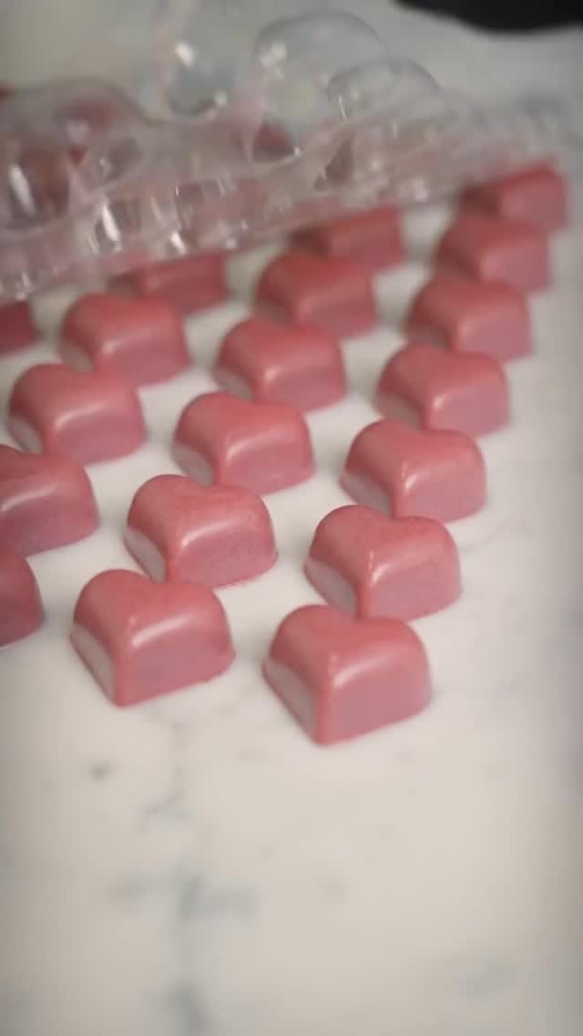 Post 6 by läderach swiss chocolatier on Instagram (video)