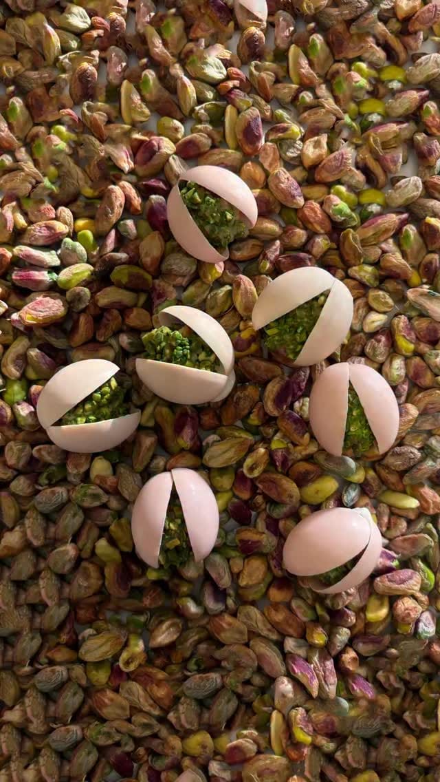 Post 6 by MURÉ FINE CHOCOLATES on Instagram (video)