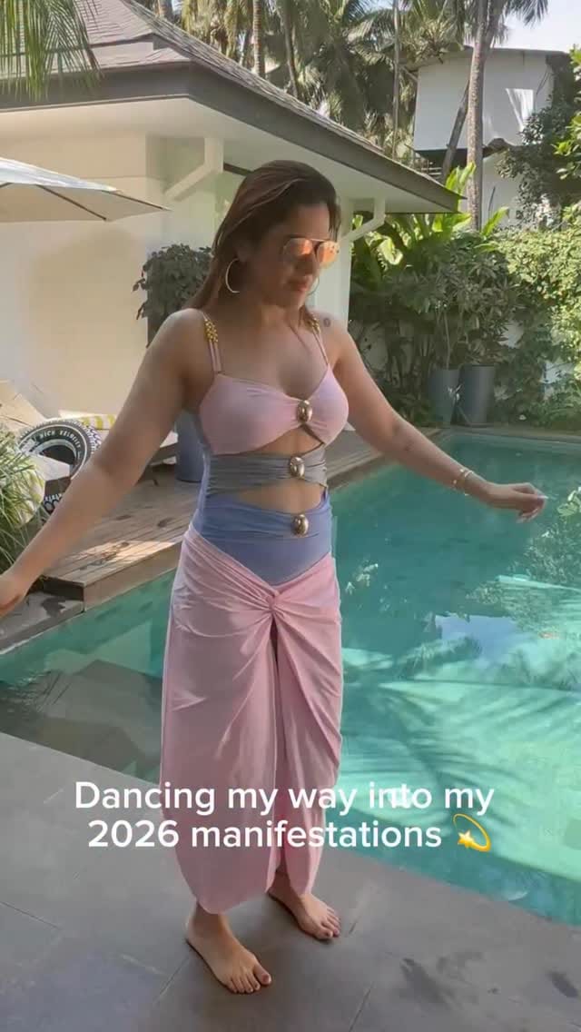 Post 4 by Sheetal chandni fitness on Instagram (video)