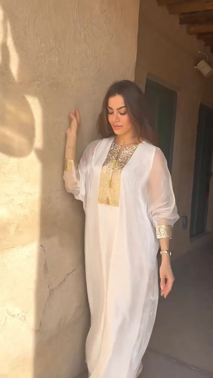 Post 4 by HeraCloset® | هيرا كلوزت on Instagram (video)