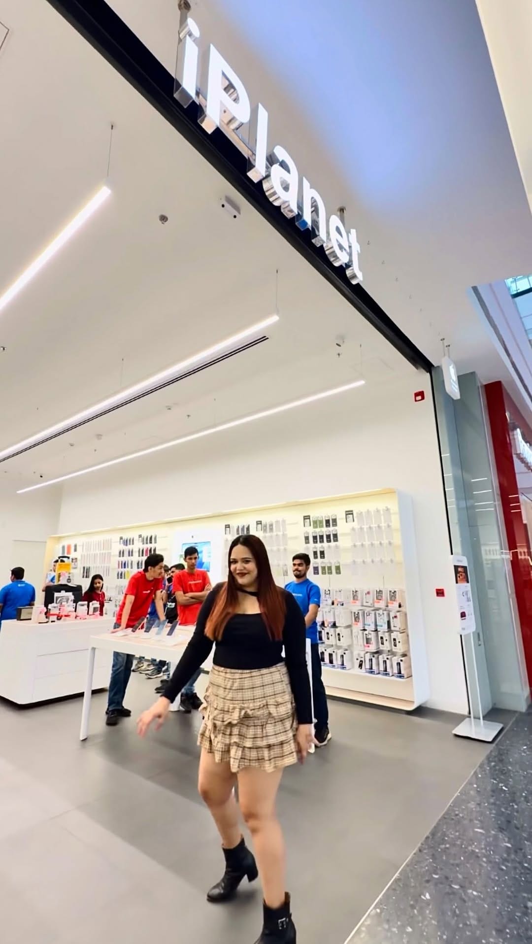 Post 5 by Muskaan Batra on Instagram (video)