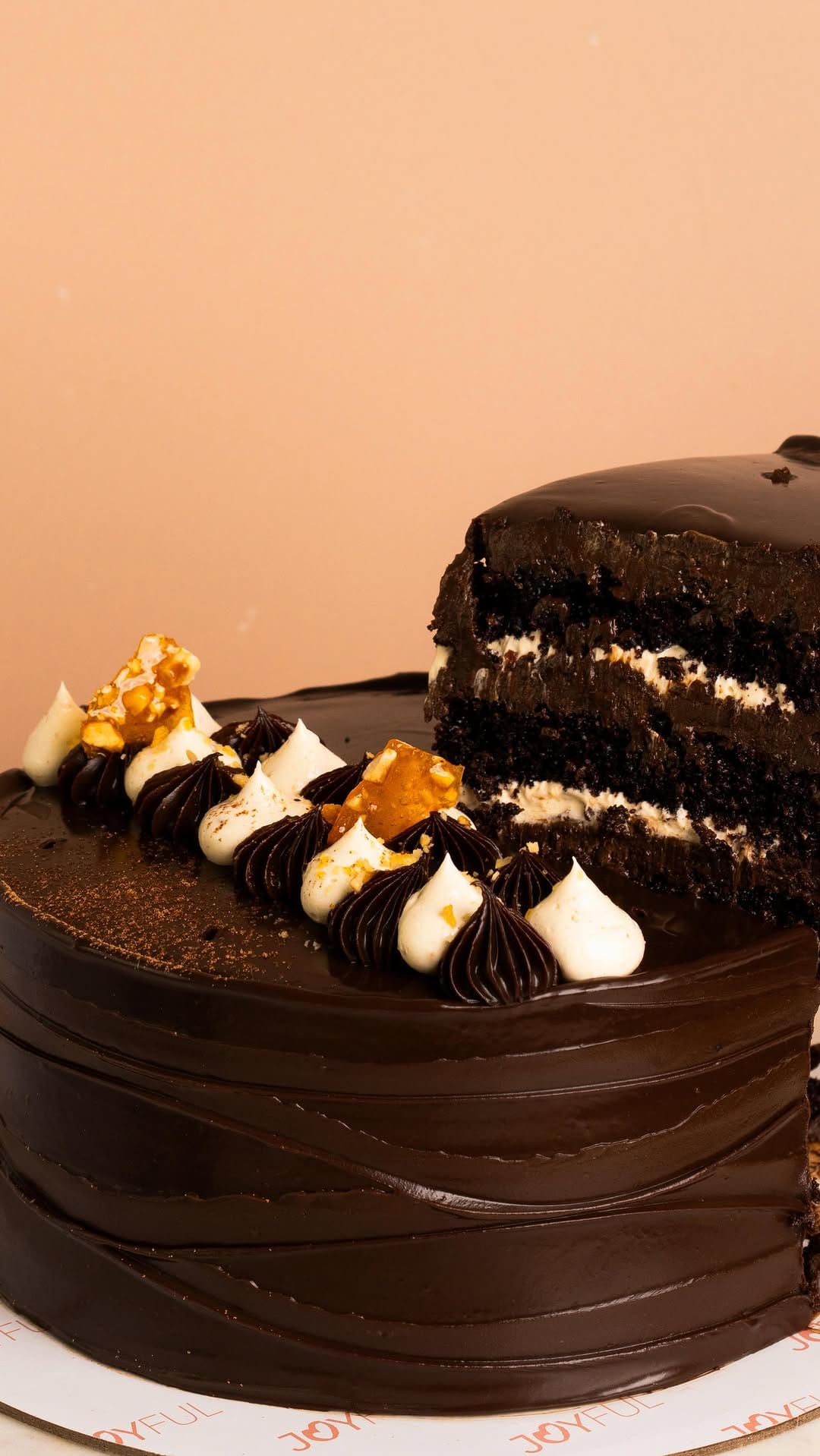 Post 9 by Joyful Treats | Best Cakes in Dubai on Instagram (video)
