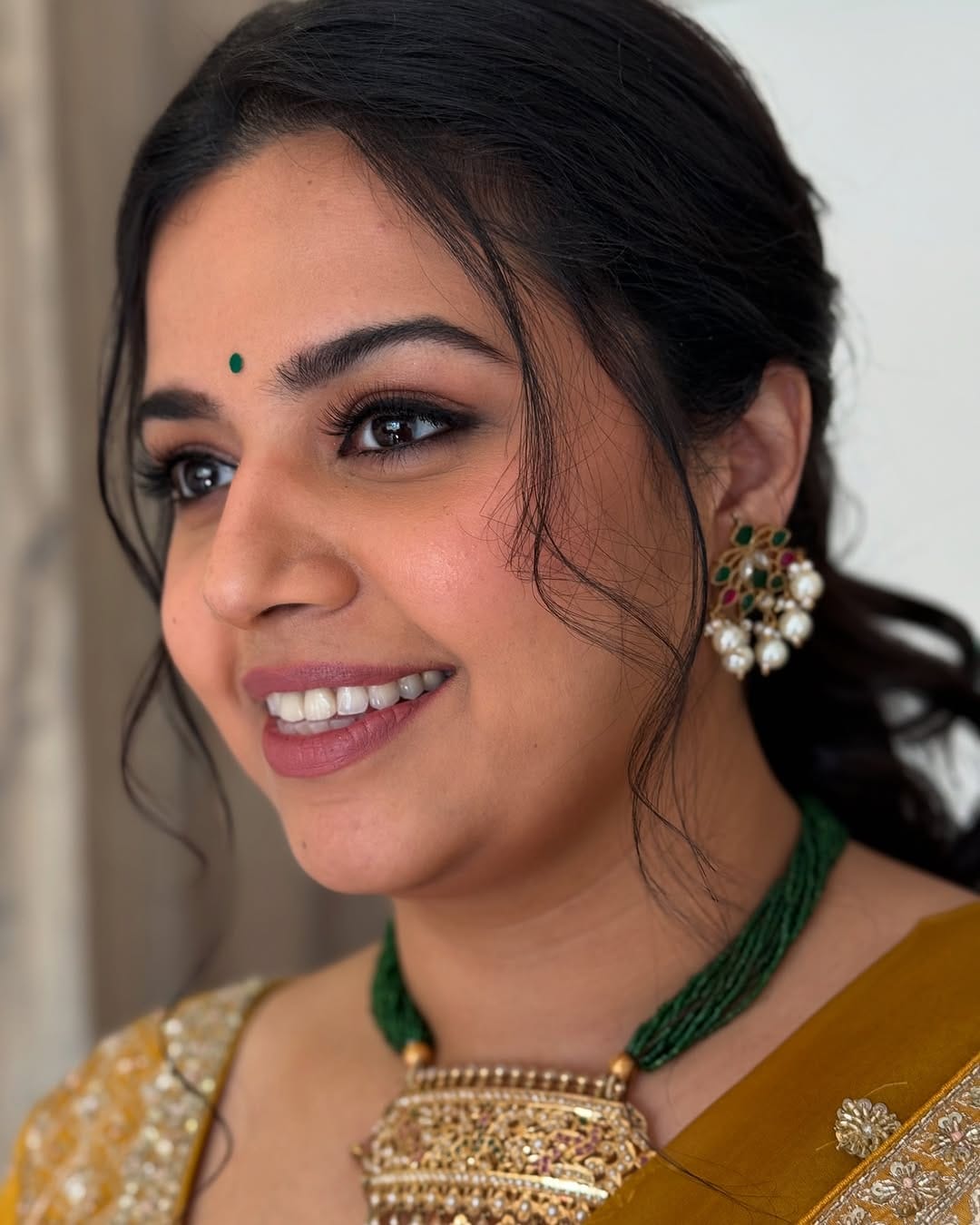 Post 8 by Kinnari Vora | Bridal Makeup Artist on Instagram (carousel)