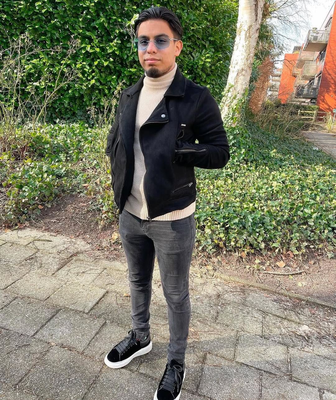 Post 9 by Millionaire World💸 on Instagram (image)