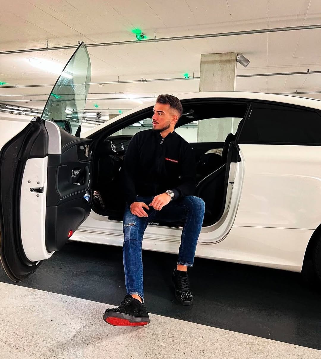 Post 8 by Millionaire World💸 on Instagram (image)
