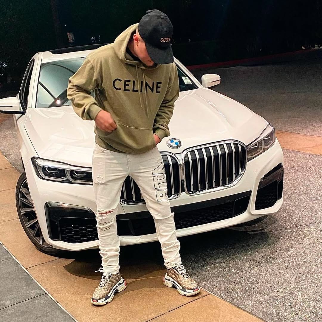 Post 10 by Millionaire World💸 on Instagram (image)