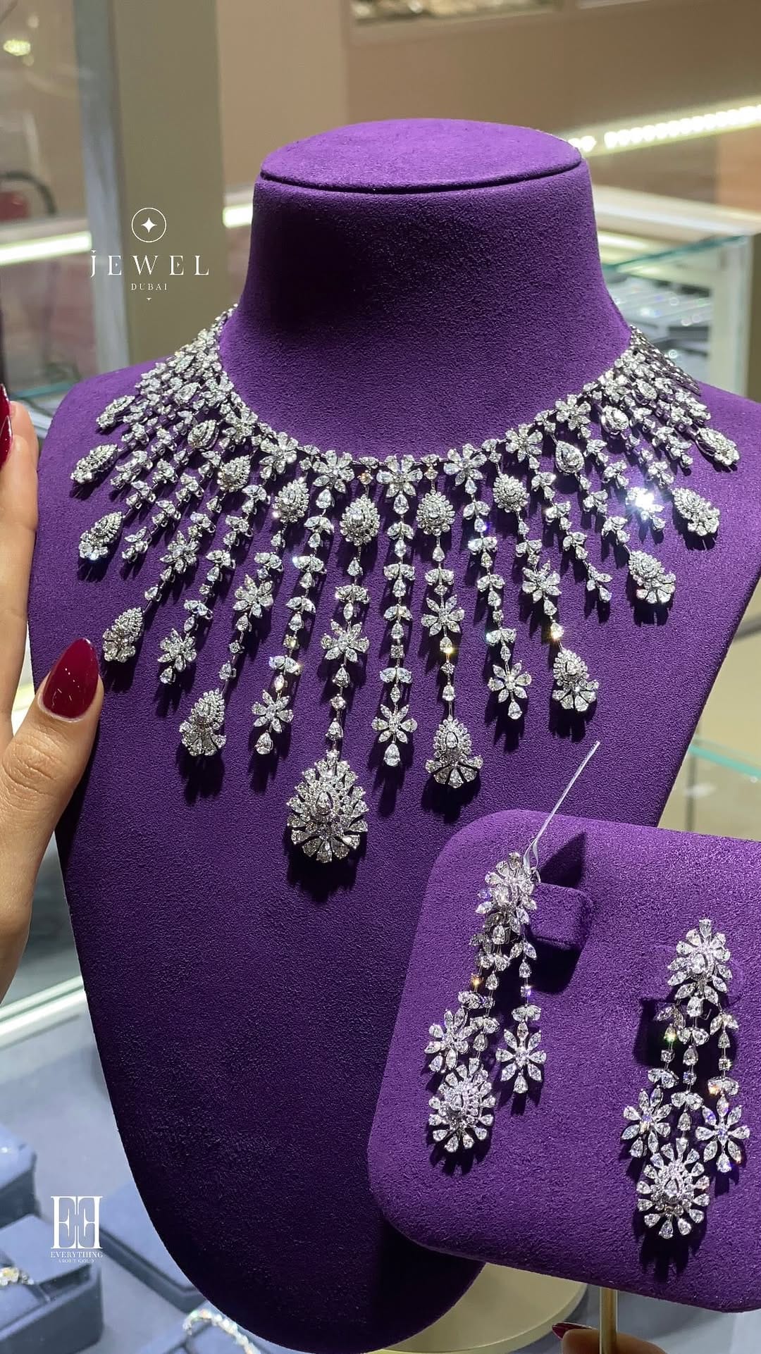 Post 8 by Jewel | Diamond Jewelry on Instagram (video)
