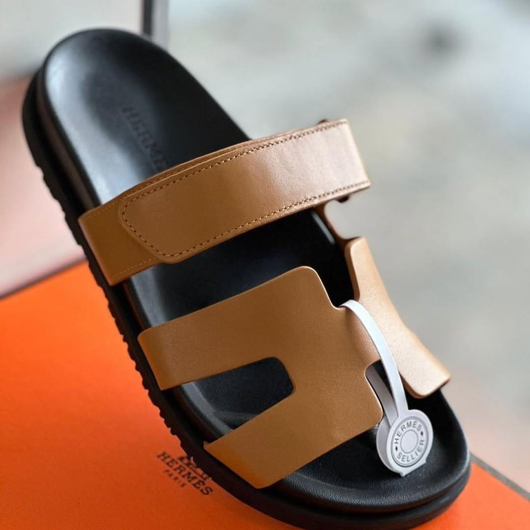 Post 6 by LUXXACCI - LUXURY PERSONAL SHOPPING on Instagram (carousel)