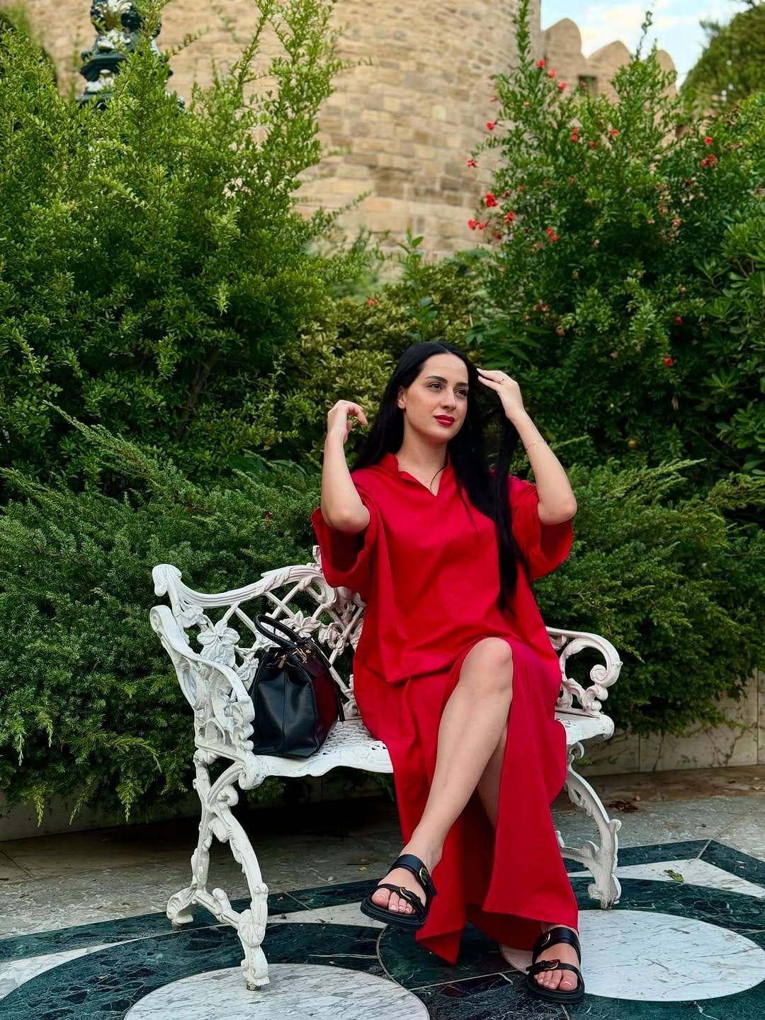 Post 10 by Ameni Alouani on Instagram (carousel)
