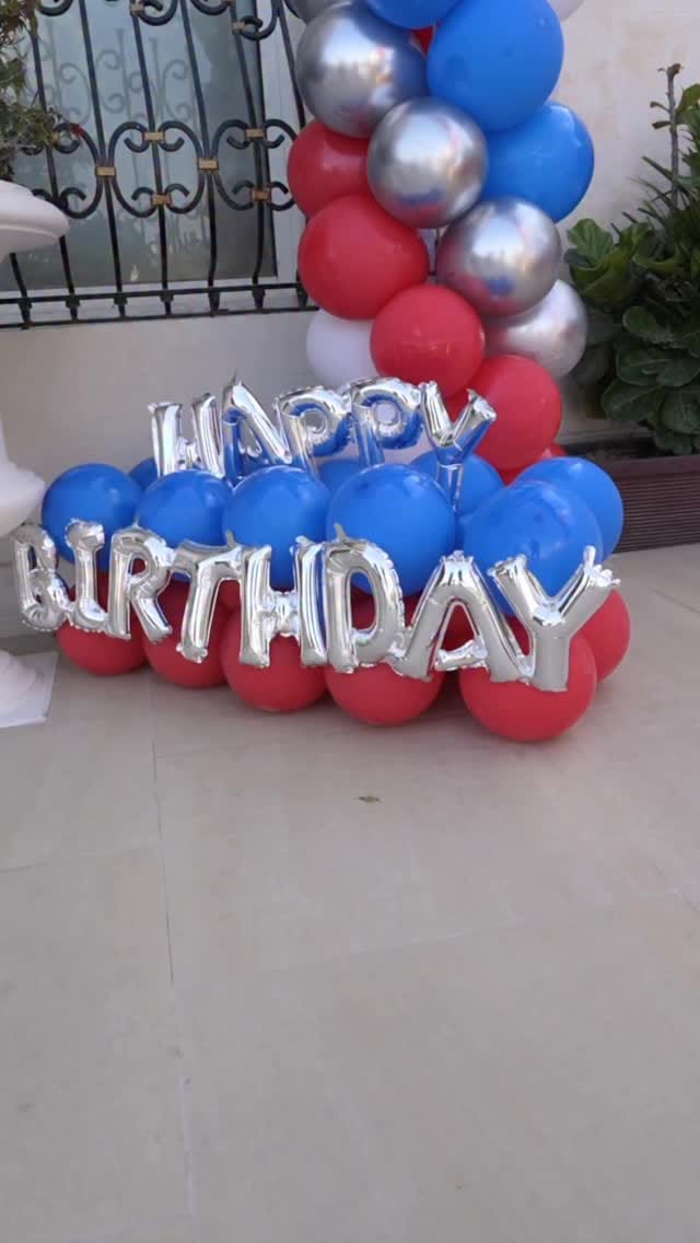 Post 2 by Nadine Markiz on Instagram (video)