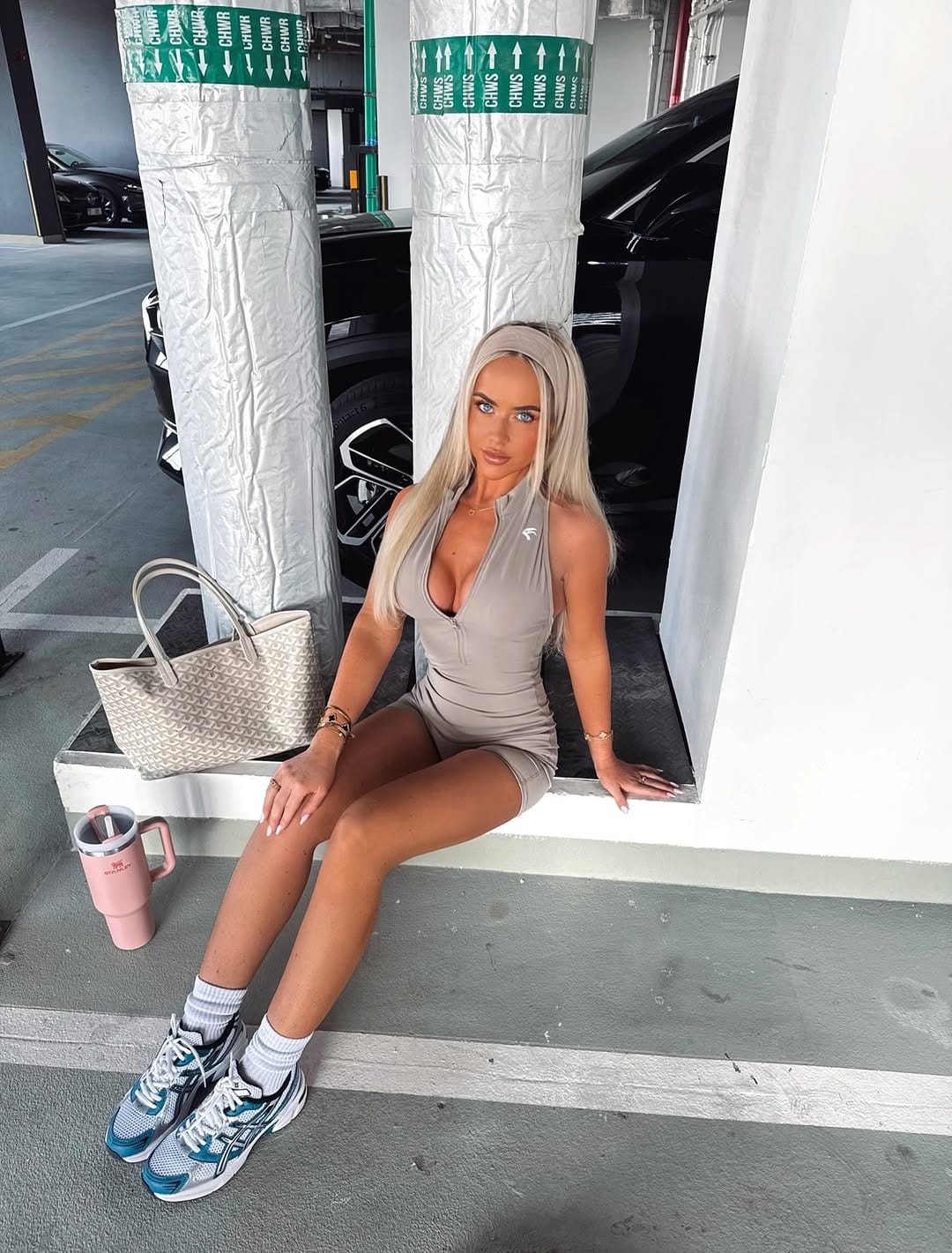 Post 2 by 𝑺𝒊𝒎𝒐𝒏𝒆 𝑮𝒓𝒂𝒄𝒆 🤍✨ on Instagram (carousel)