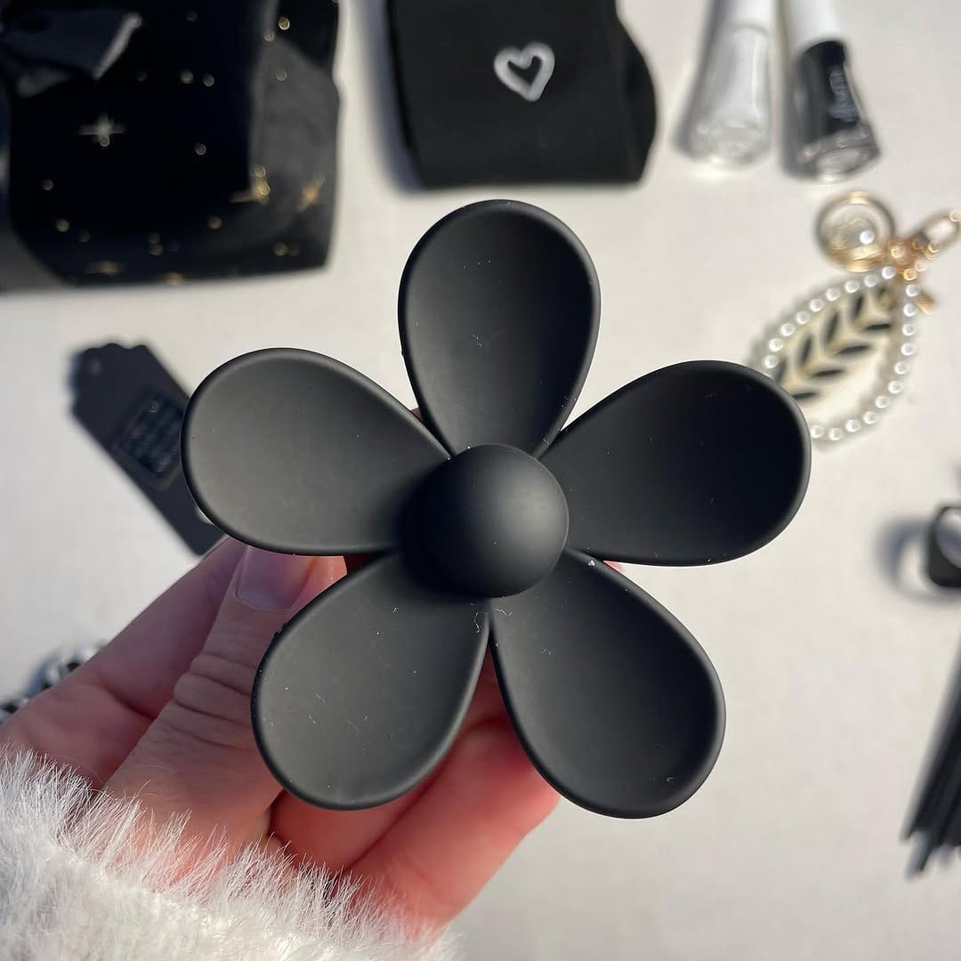 Post 10 by هدايا الإمارات - Gift Factory on Instagram (carousel)