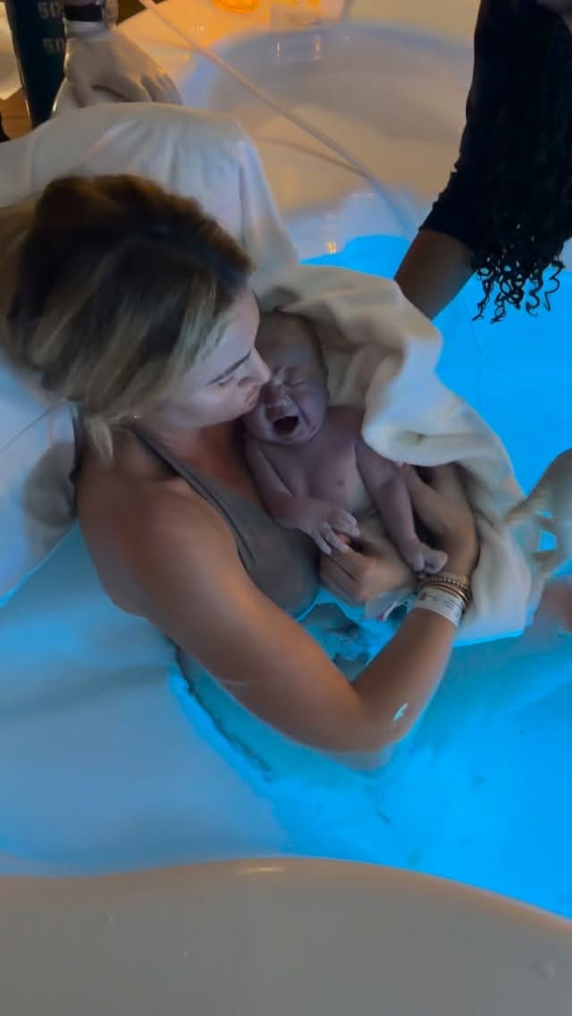 Post 4 by Khloë Terae 🇨🇦 on Instagram (video)