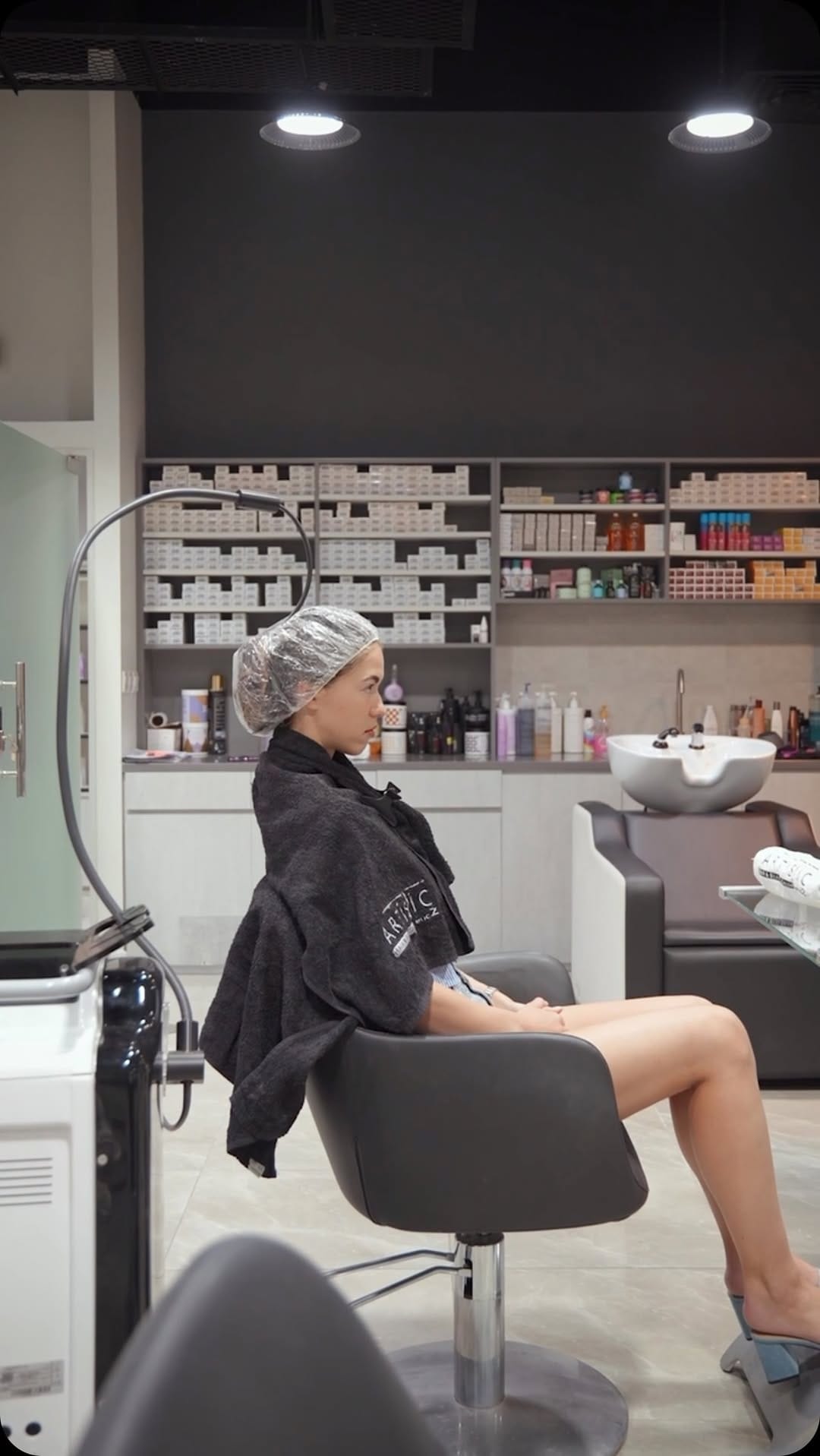 Post 10 by Artistic Trendz Salon on Instagram (video)