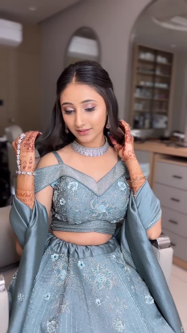 Post 1 by LAVISH LOOK on Instagram (video)