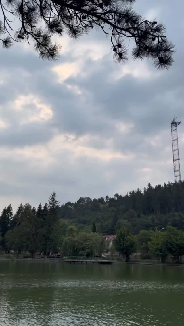 Post 6 by Hanan on Instagram (video)